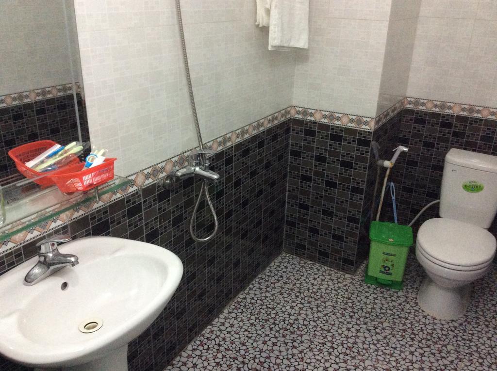 Van Anh Hotel Thạch Lỗi Buitenkant foto